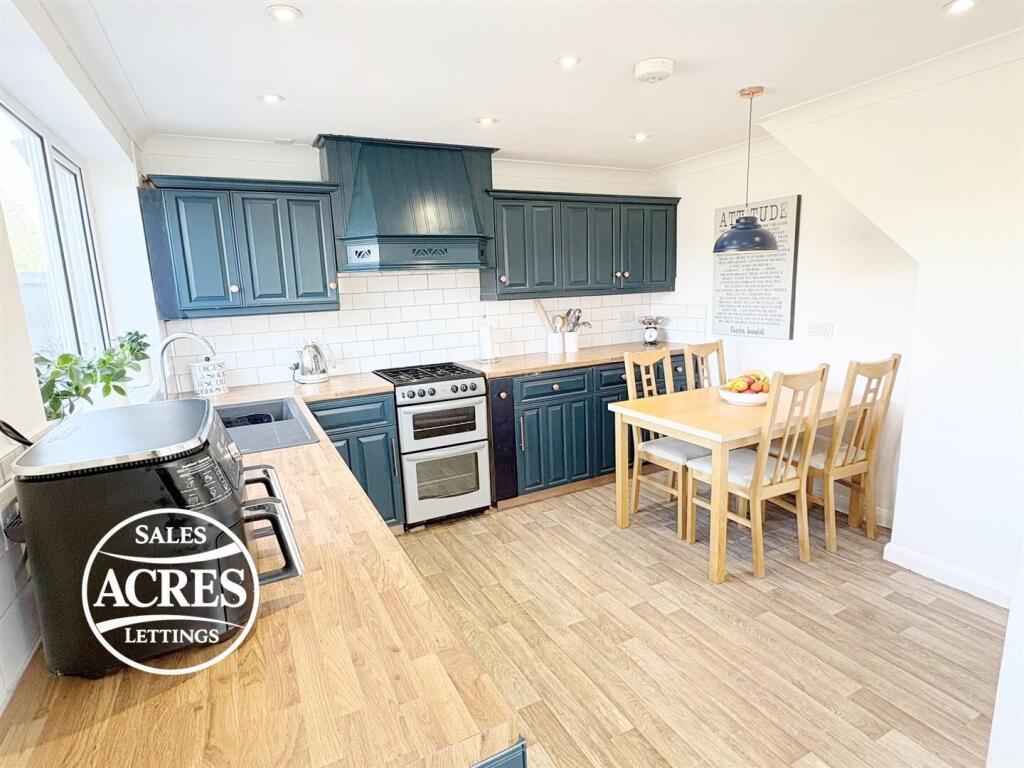 House in Birmingham, Sutton Coldfield - More