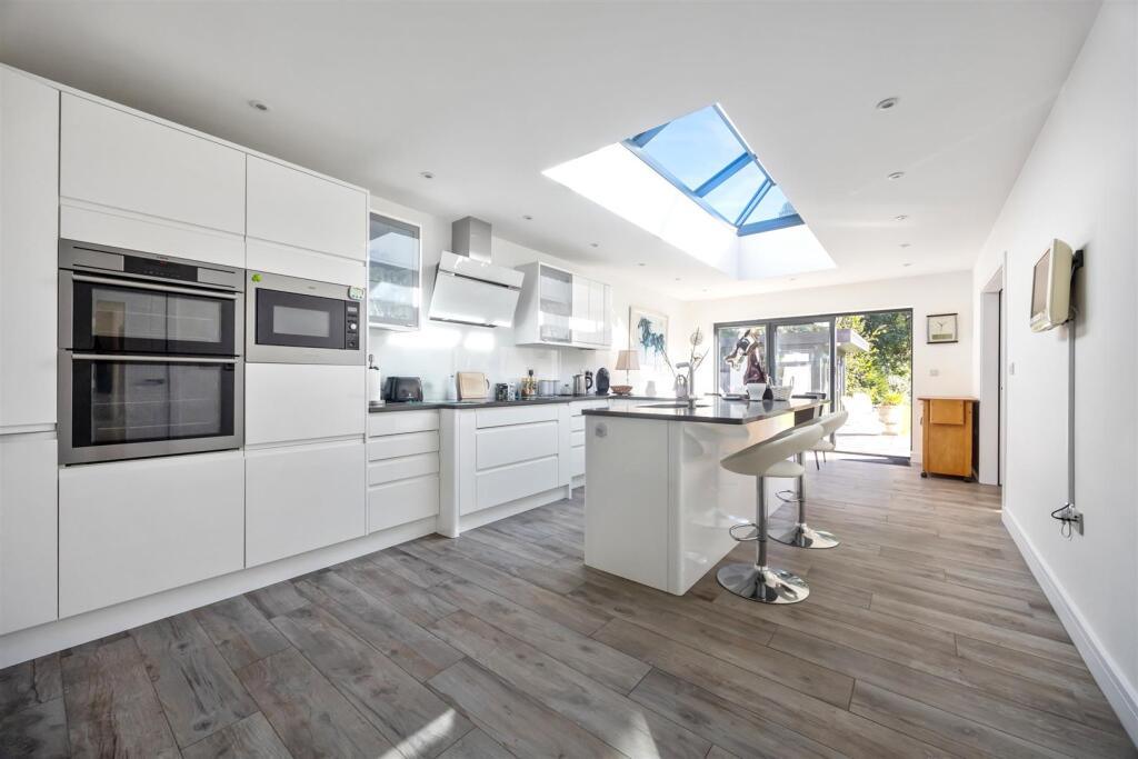Pigeonhouse Lane, Rustington photo 2