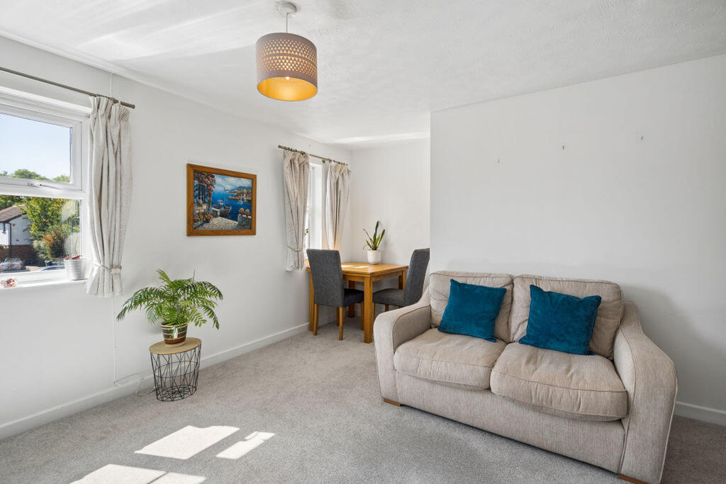Apartment in Slough, Wooburn - View 2