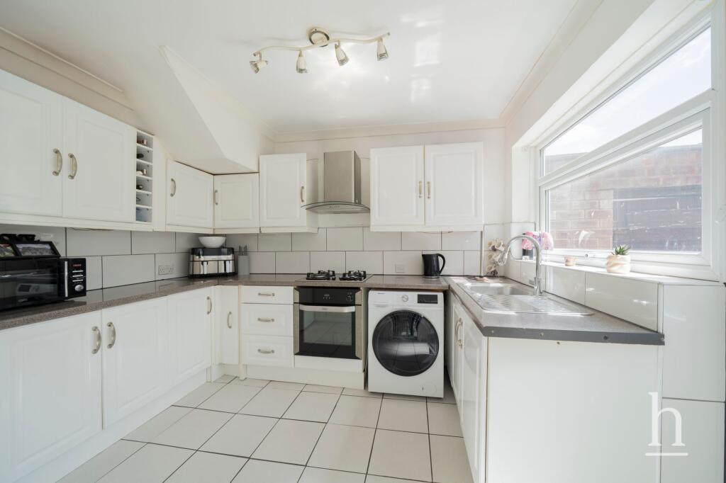 Pembroke Avenue, Wirral, CH46 - View 4