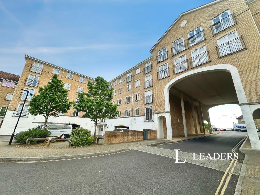 Main image of property: The Dell, Southampton, Hampshire