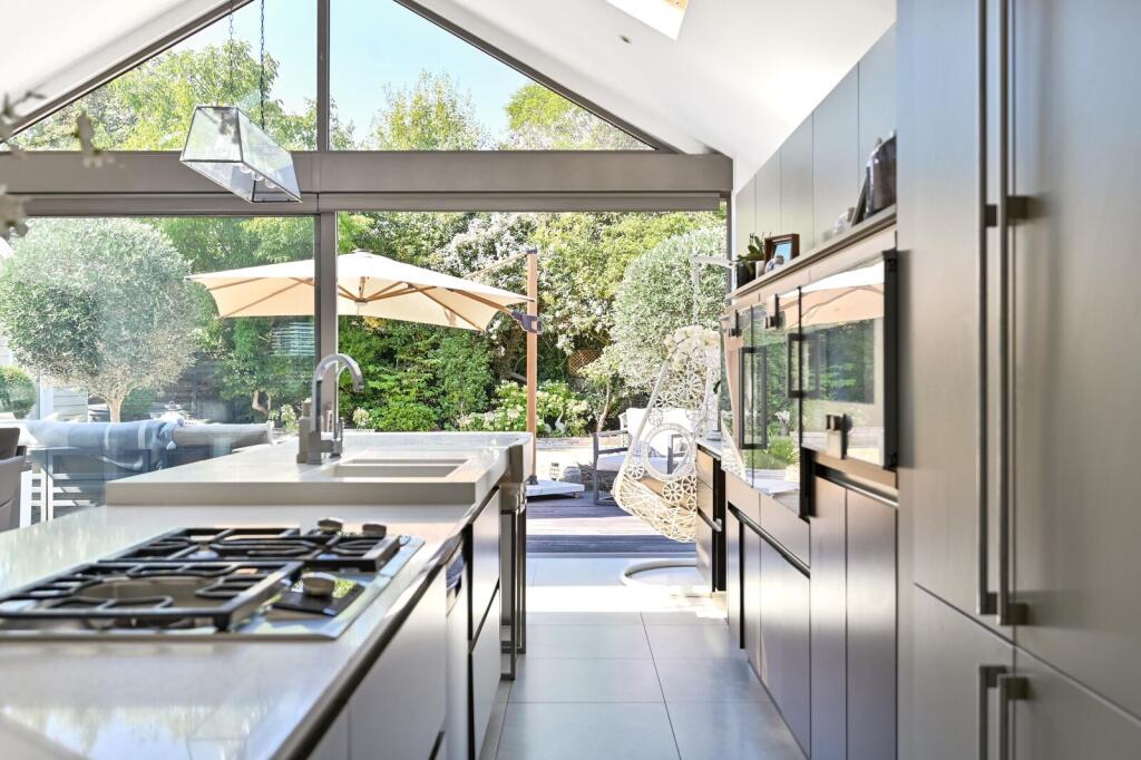 House in Twickenham - View 5