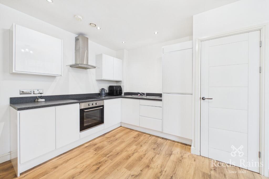 Apartment in Stockport, Heaton Norris, Shaw Heath - View 4