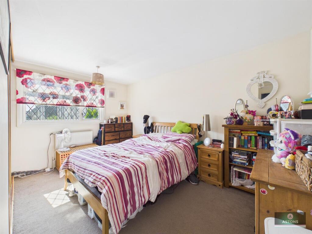 Hawkhurst Walk, Crawley - More