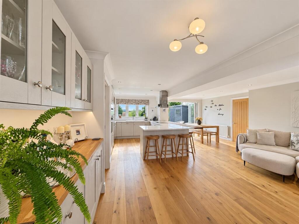 House in Chelmsford, Broad's Green, Great Waltham - View 2