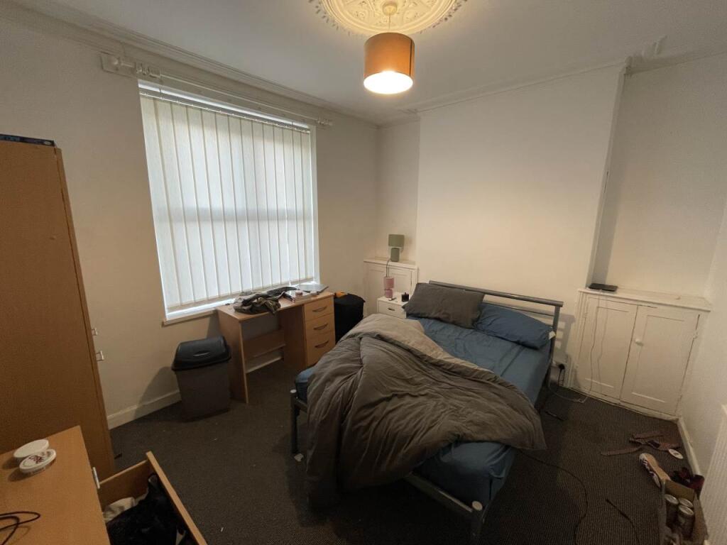 House in Cardiff, Cathays - More