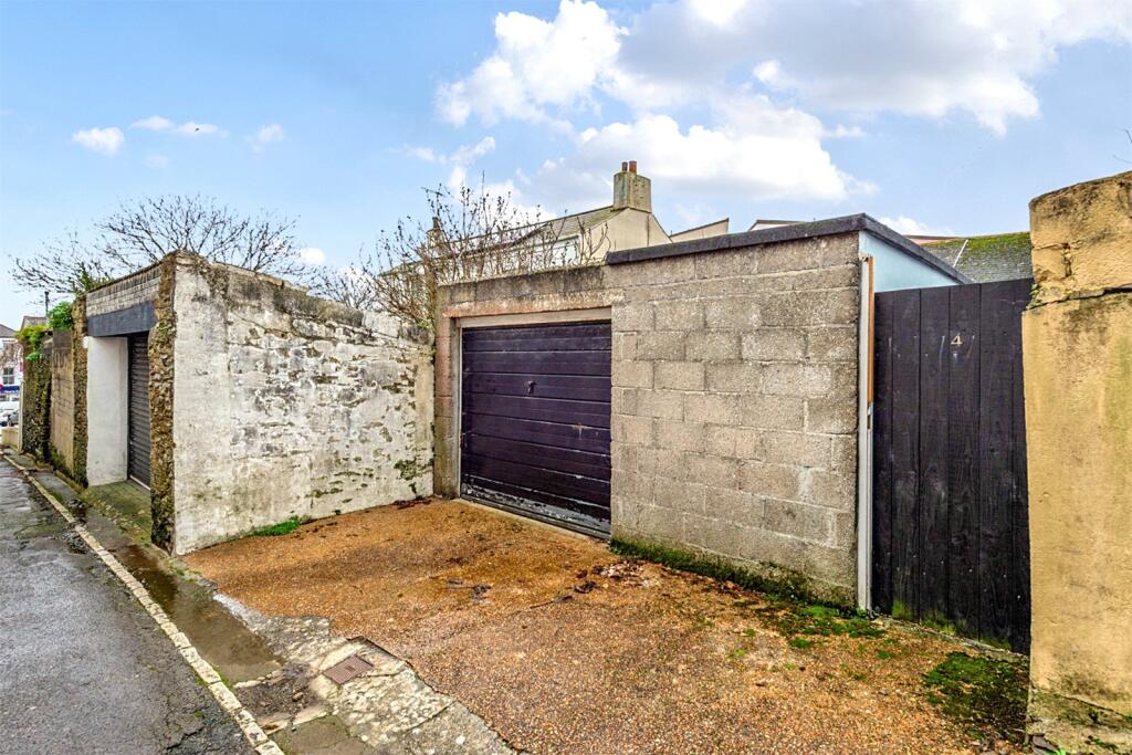 Wellington Street, Torpoint, Cornwall, PL11 photo 2