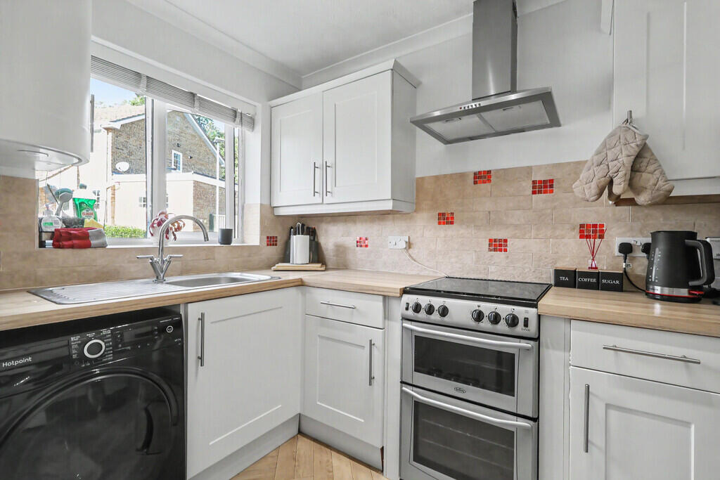 House in Poole, Creekmoor - More
