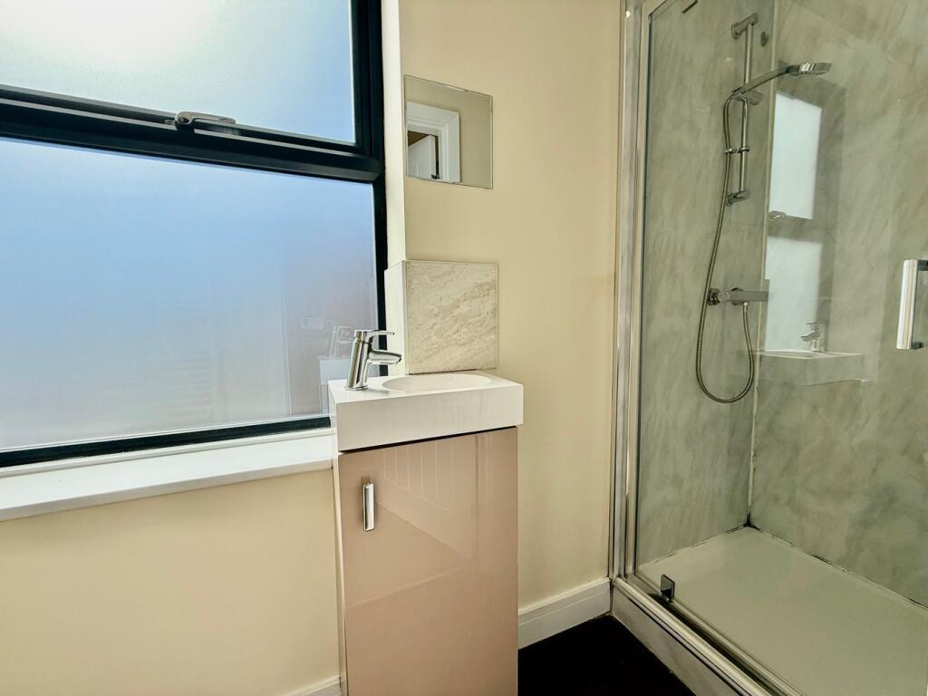 Apartment in Northampton, West Northamptonshire - View 5