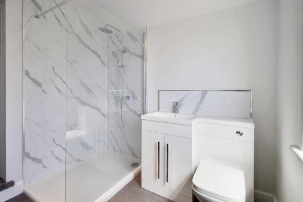 House in Dartford, Swanscombe - More
