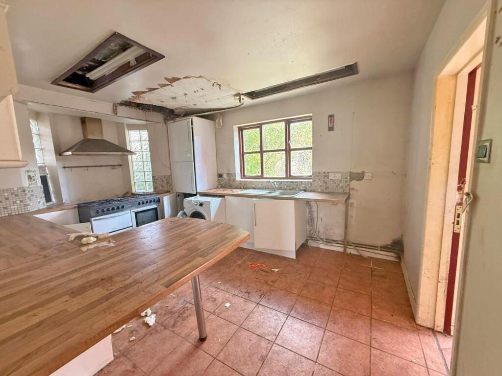 House in Rugby, Hillmorton Paddox - More