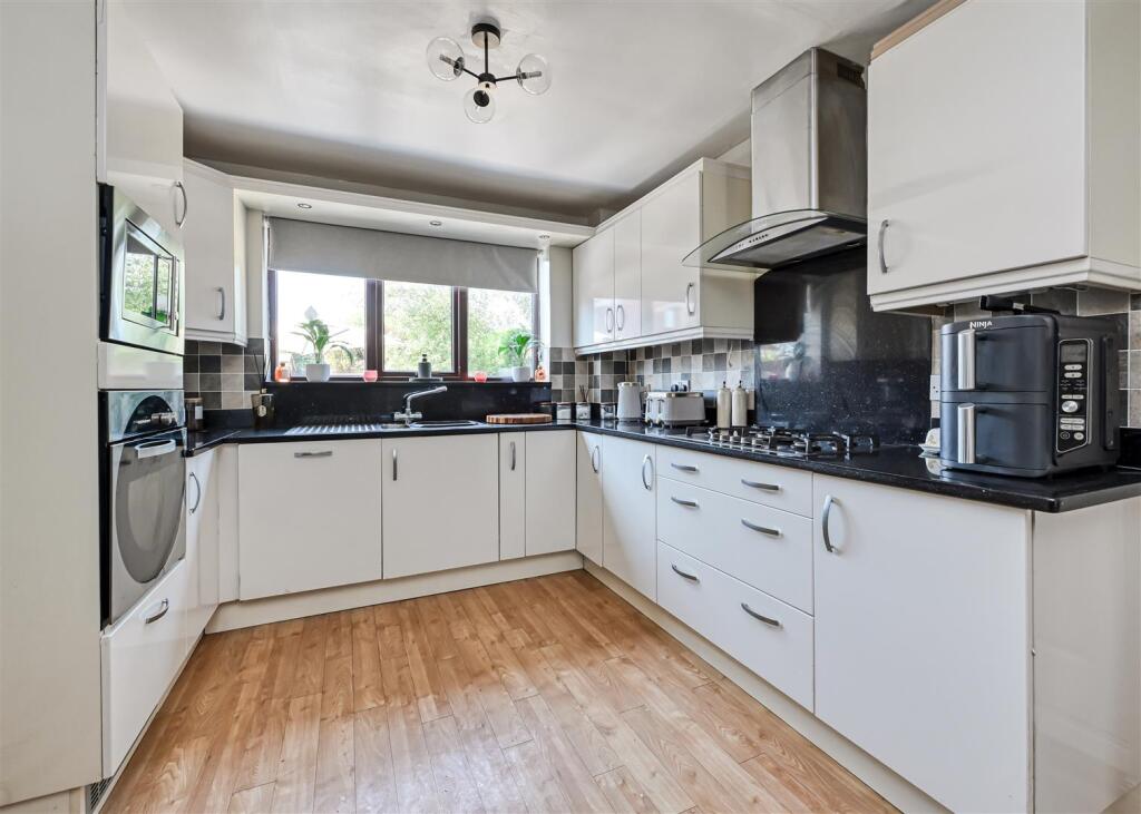 House in South Staffordshire, Perton - View 4