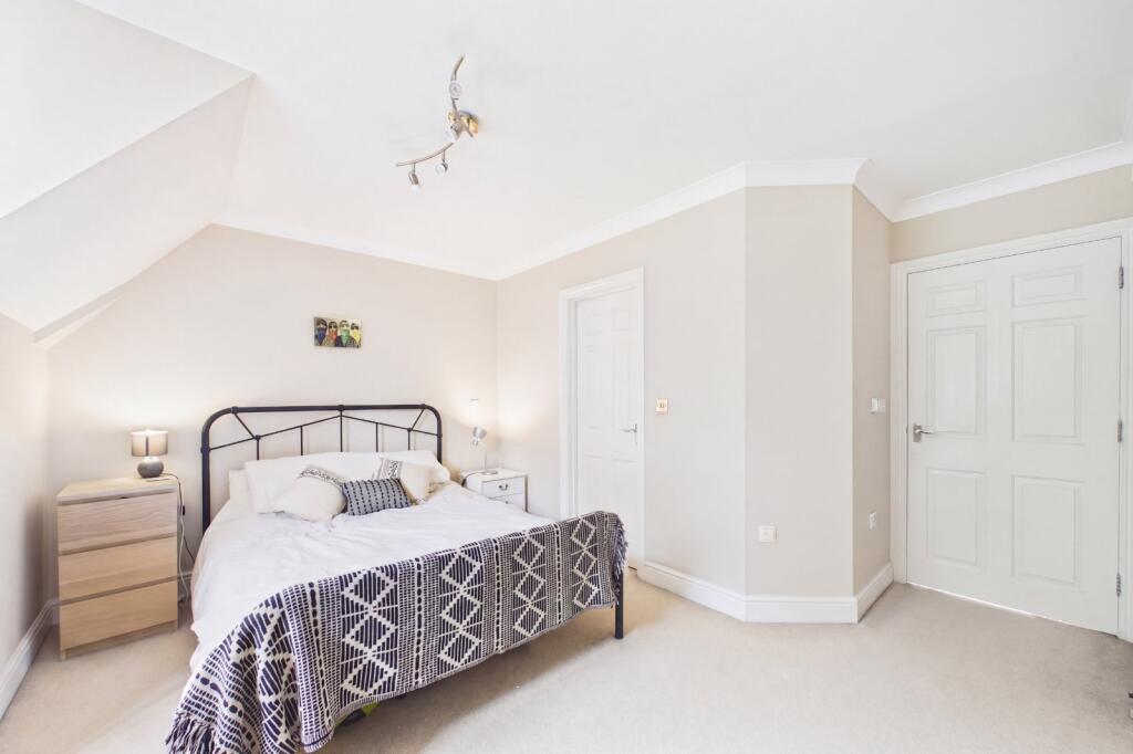 Apartment in Winkfield, Bracknell Forest - View 4