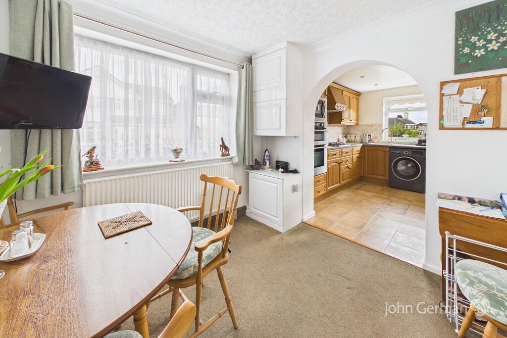 House in Rushcliffe, Gotham - More