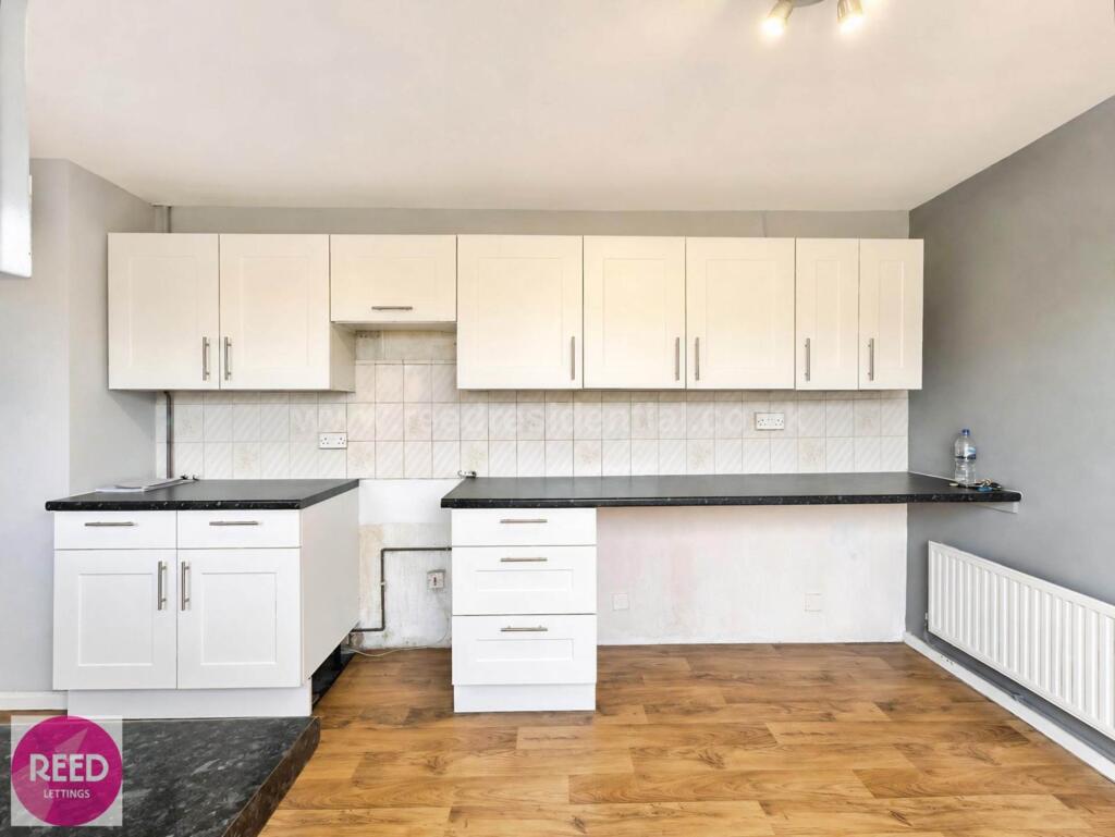 Martock Avenue, Westcliff On Sea photo 4
