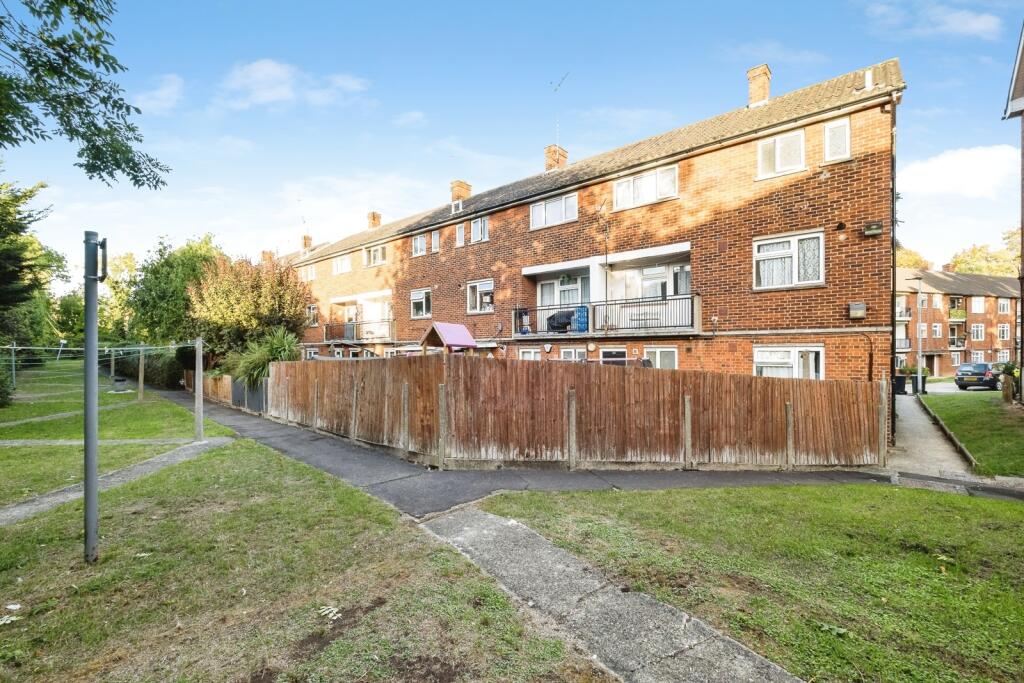 3-bed terraced on Croft Lodge Close, Woodford Green, Essex, IG8, £425,000