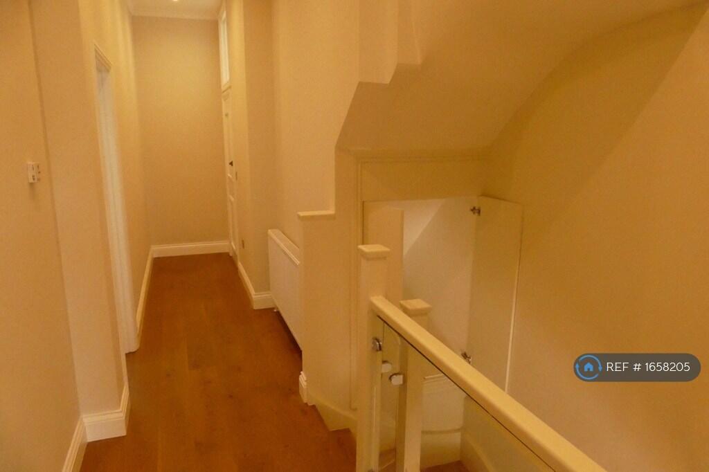2 bedroom maisonette for rent