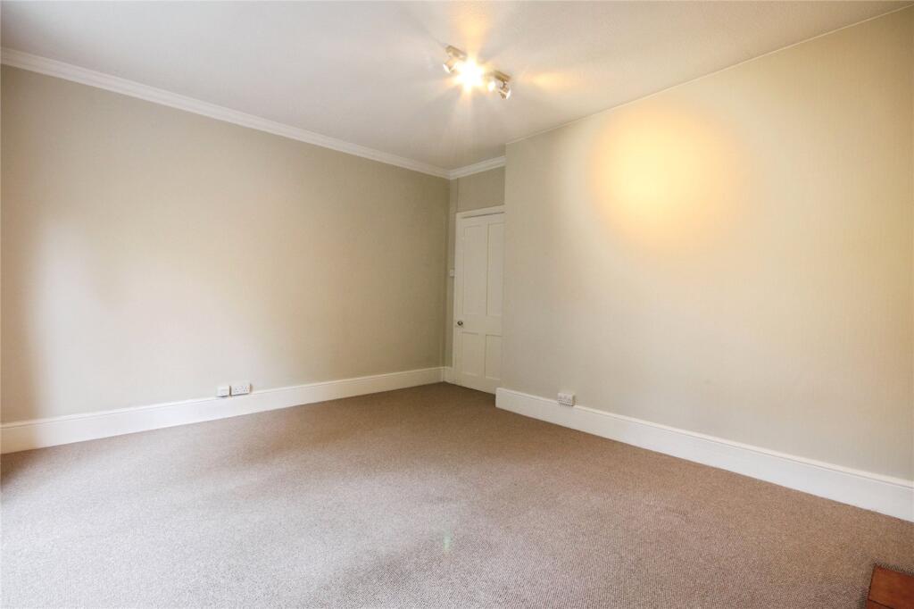 Apartment in Sunningdale, Windsor and Maidenhead - View 3