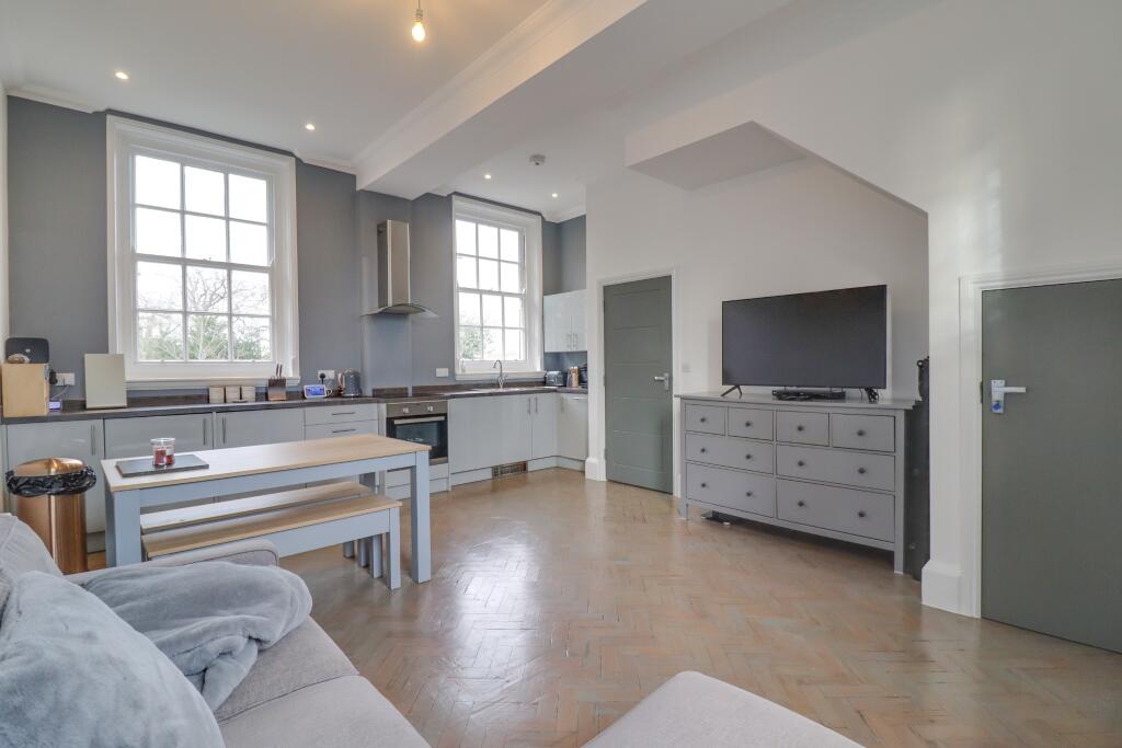 1-bed maisonette on Oak Road, Woolston, £150,000