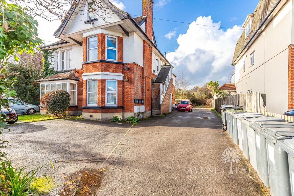 2-bed apartment on Queens Park Gardens, Bournemouth, Dorset, BH8, £215,000