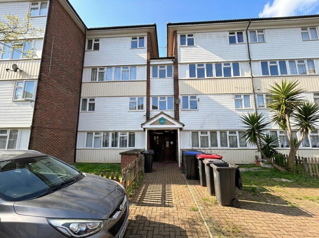 Main image of property: 35 Caister Drive, Pitsea, Basildon, Essex SS13 3RD