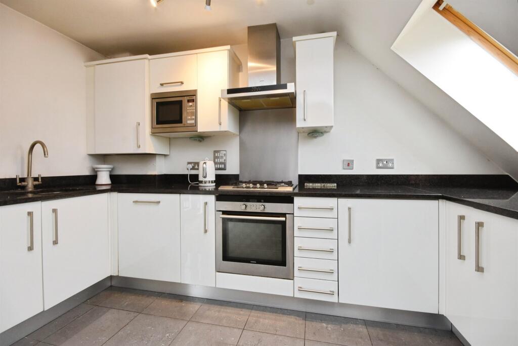 Apartment in Romford - More