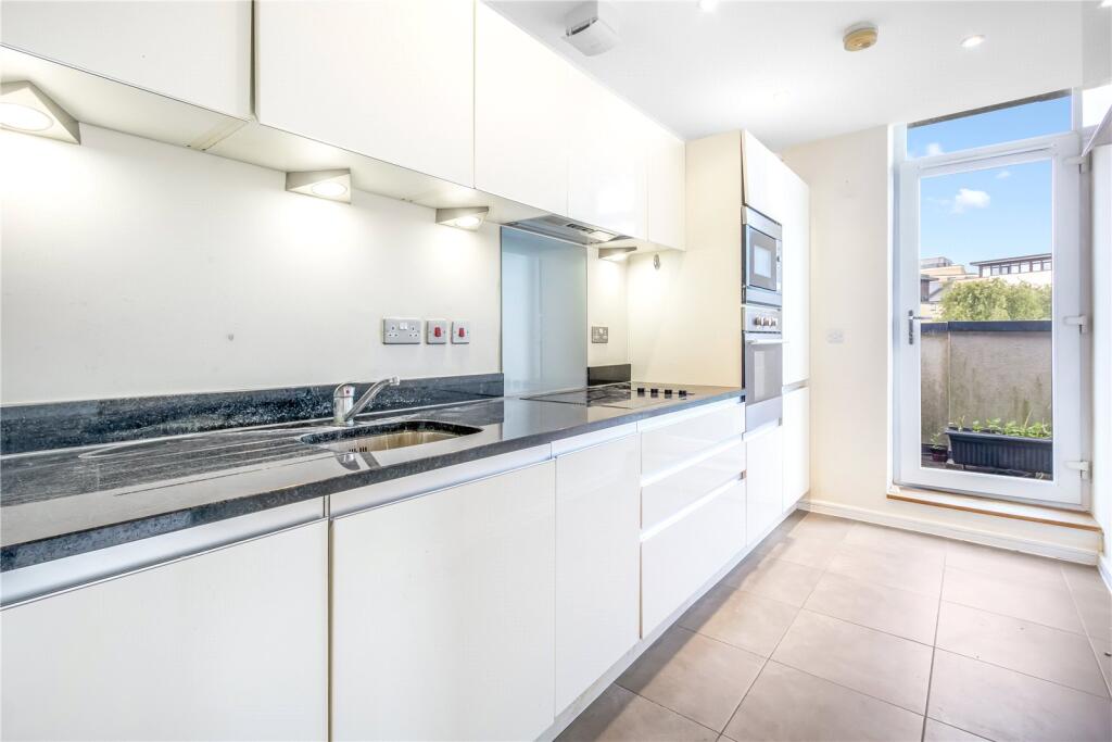 Apartment in London, Ridgemont, West Finchley - View 4