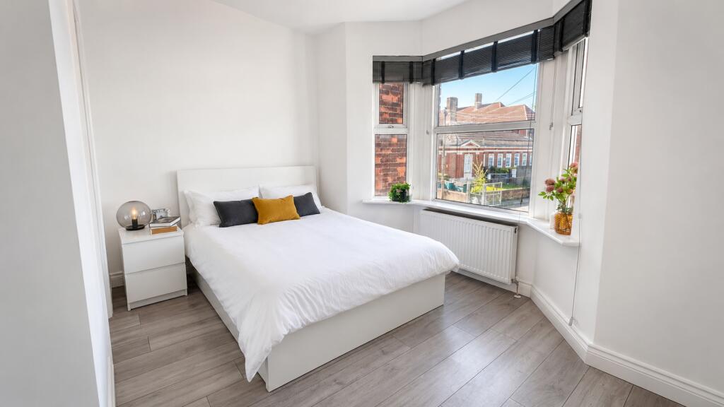 Main image of property: Room 5, 17 Rosslyn Crescent, HA1 2SA