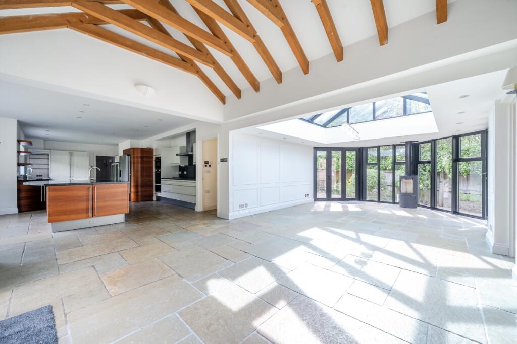 House in Slough - View 3