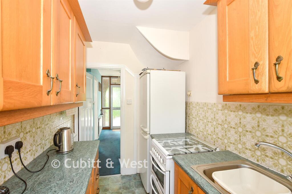 House in Redhill, Earlswood - More