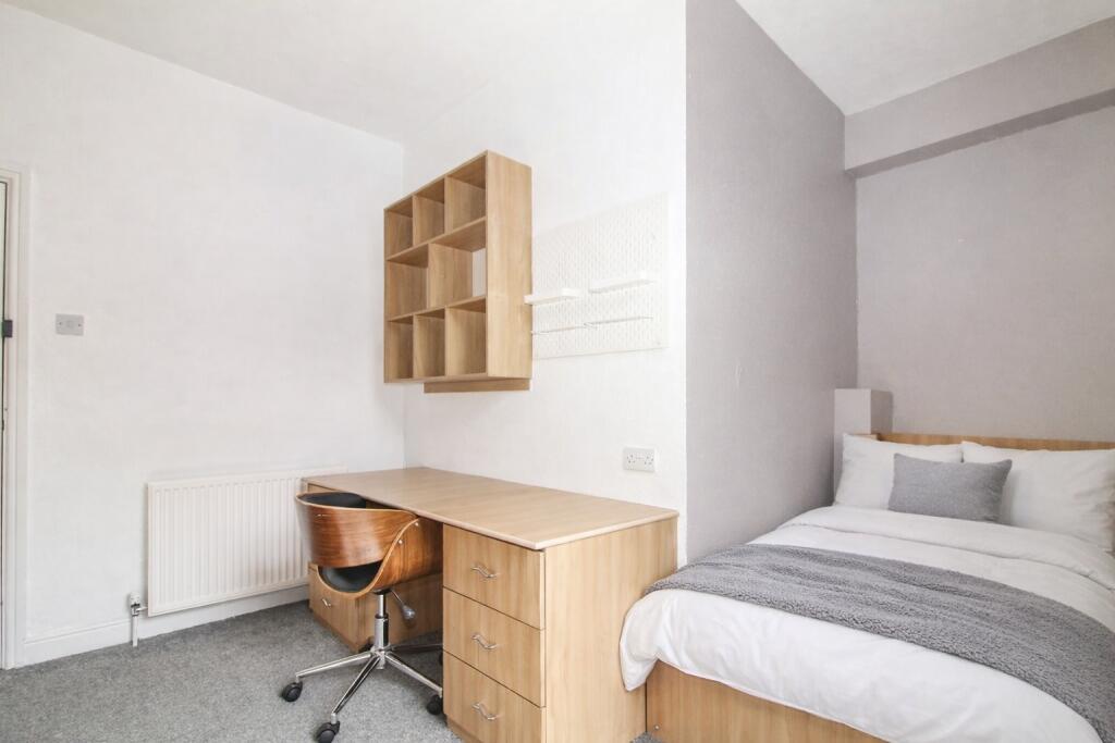 6 bedroom terraced house for rent
