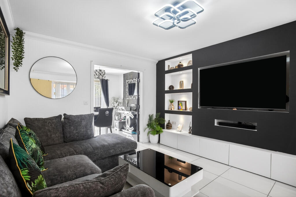 House in Manchester, New Moston - View 2