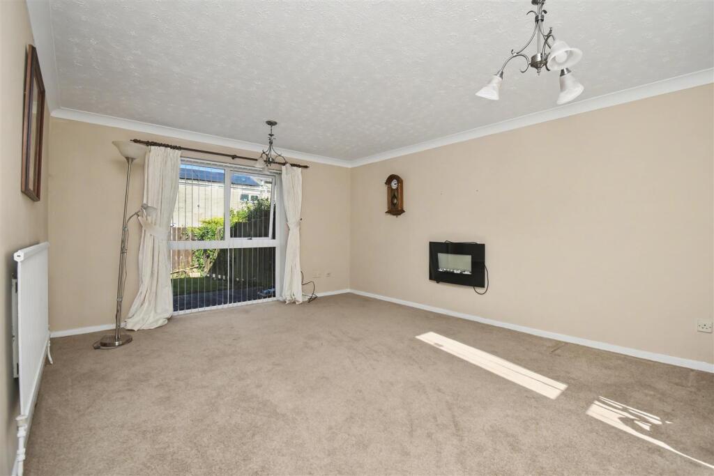 House in Corby, North Northamptonshire - View 3