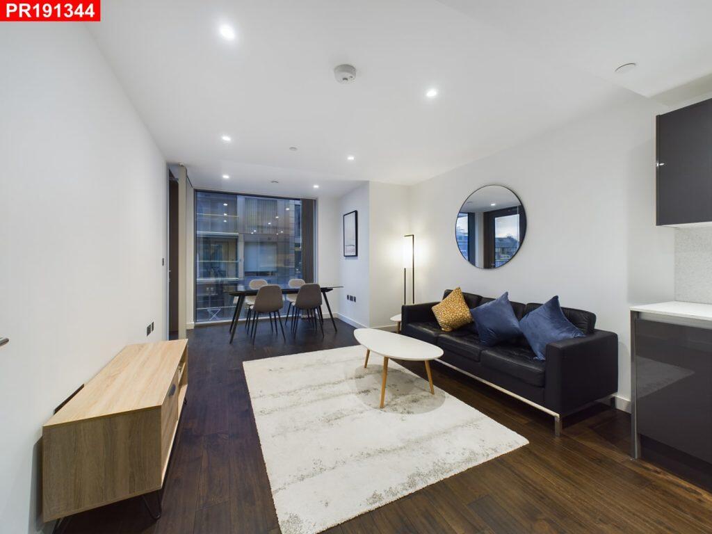 Main image of property: Tower Hill – 1 Bedroom Flat
