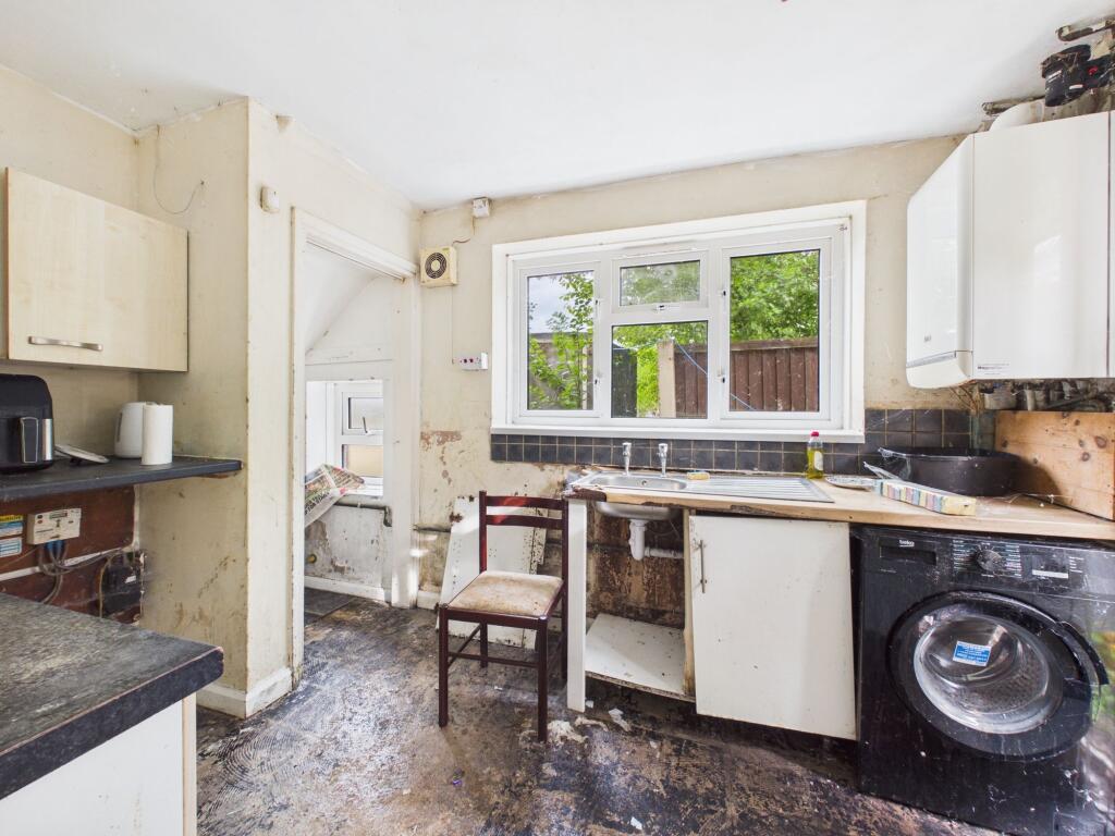 House in Mansfield, Nottinghamshire - View 4