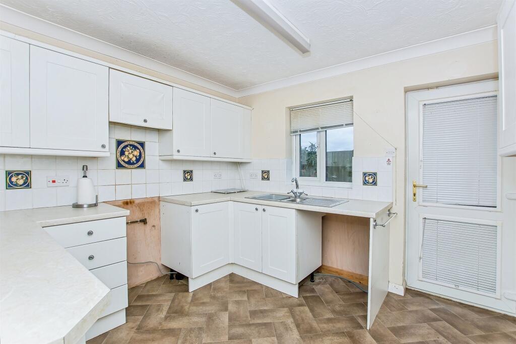 St. Edmunds Drive, Emneth, Wisbech photo 4