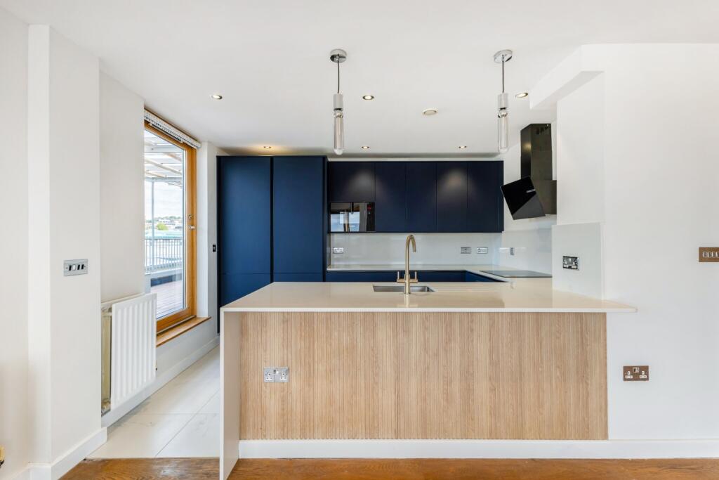 Apartment in Bristol, Canon's Marsh, Harbourside - View 3
