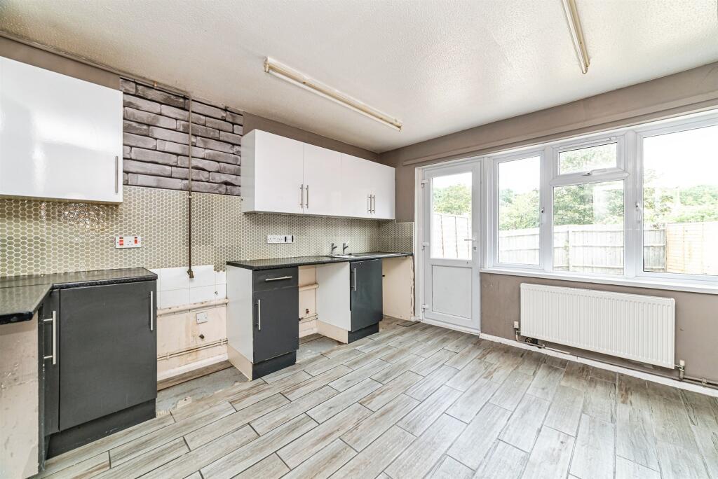 House in Basingstoke and Deane, Basingstoke - View 2