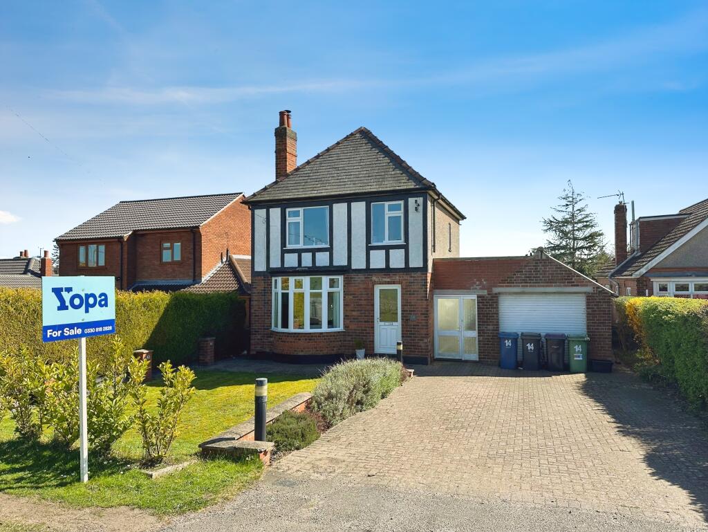 3-bed detached on Wragby Road East, Lincoln, LN2, £260,000