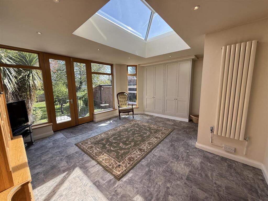 House in Wirral, Liverpool City Region - View 5