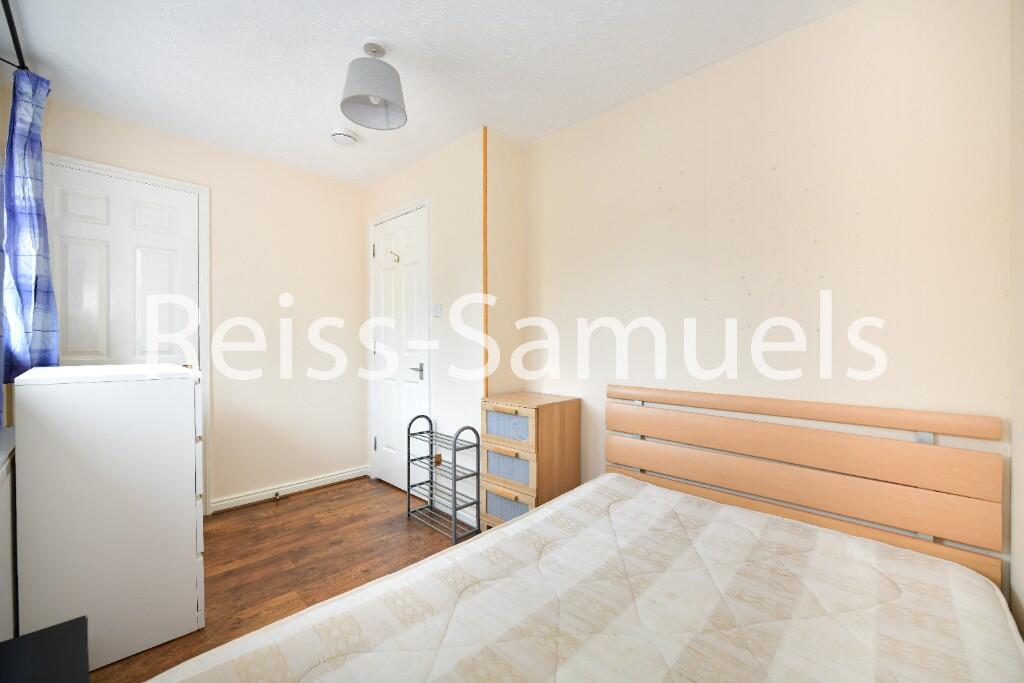 5 bedroom terraced house for rent