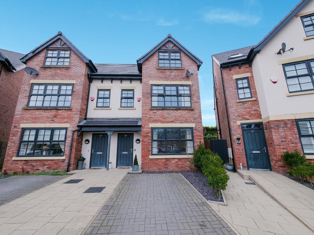 Main image of property: Warren Court, Birkdale, Southport, Merseyside, PR8 2DE