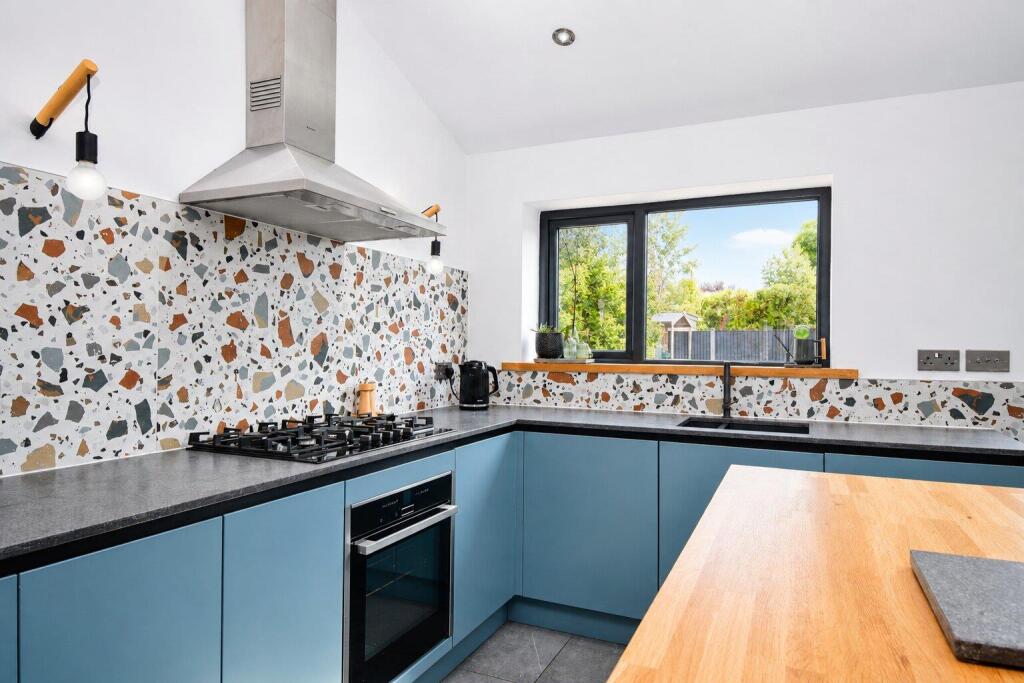 House in Wakefield - View 4