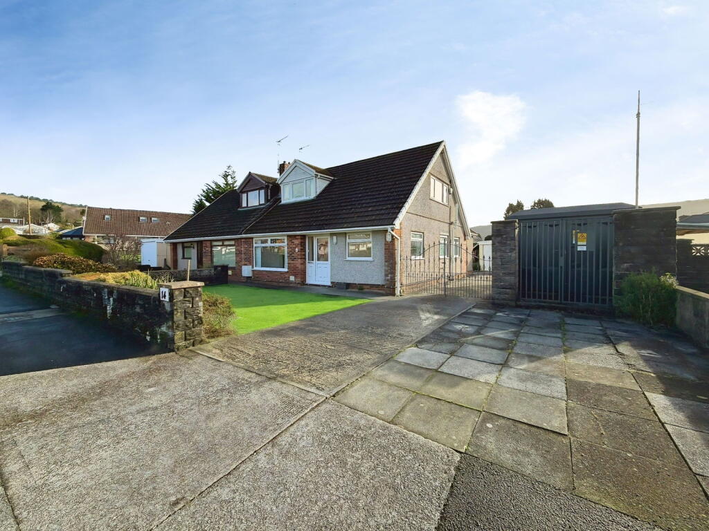 Main image of property: Kingrosia Park, Clydach, Swansea, SA6 5PN