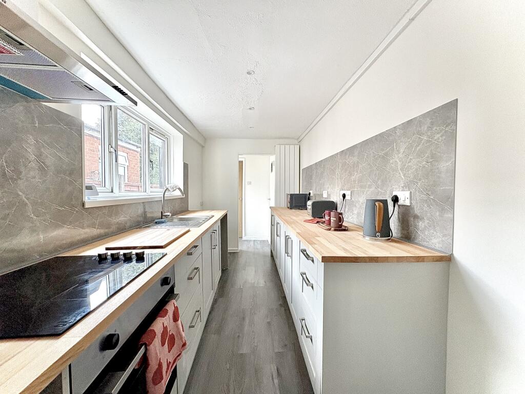 House in Dudley, Sedgley - More