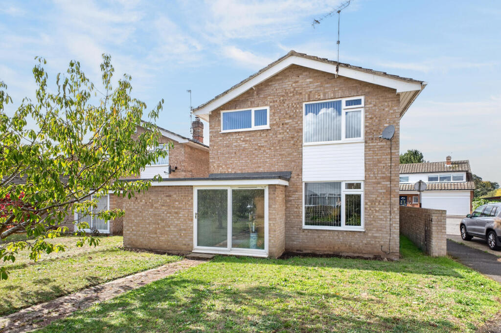4-bed detached on Riverside, Leighton Buzzard, £425,000