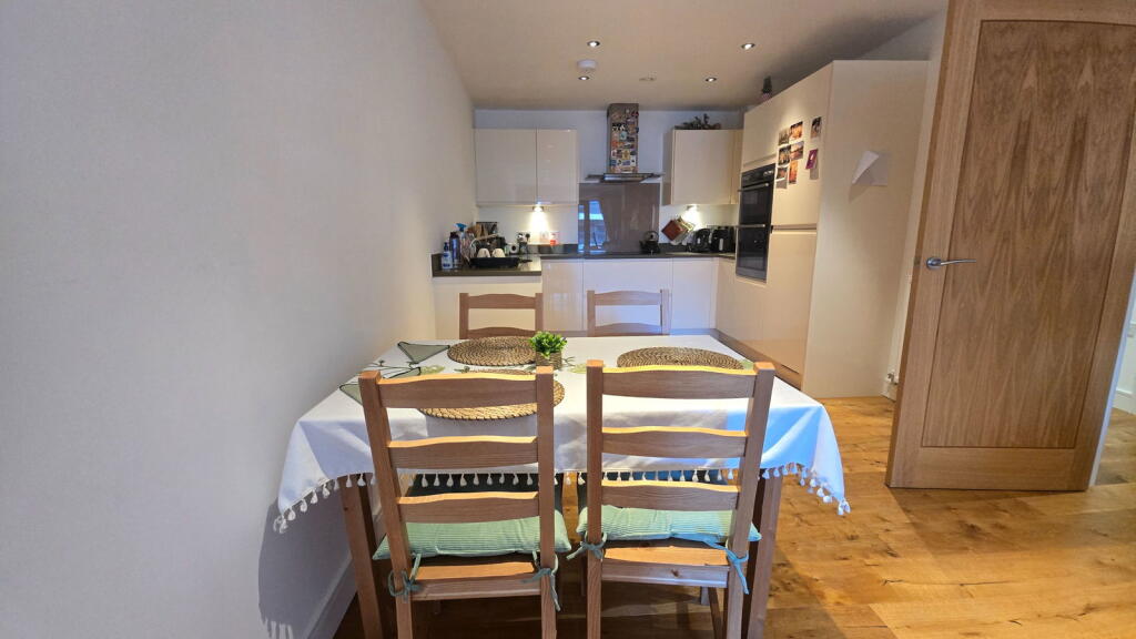 Southmead House, Kingman Way, Newbury, RG14 7FY photo 4