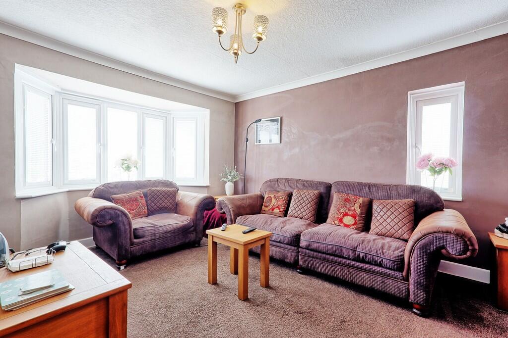 House in Southend-on-Sea - More