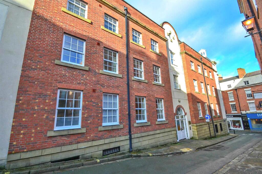 2-bed flat on The Bank, Swan Hill, Shrewsbury, £270,000