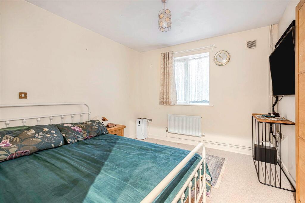 Corfe Close, Whitton, Hounslow, TW4 photo 4